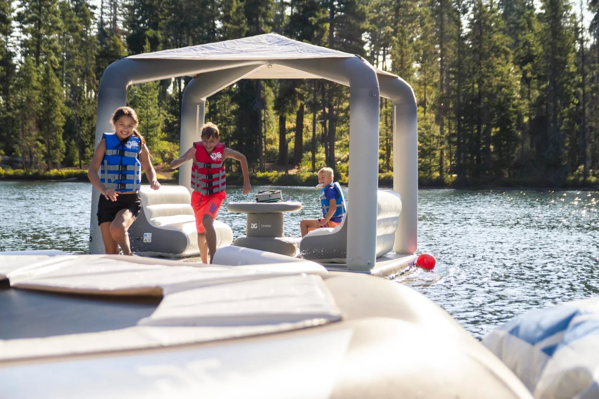 Aquaglide Ohana Lounge – Lakefront